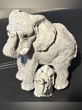 Stone Critter Littles Elephant SCL-006 Figurine Pair - Gray Mom and Calf